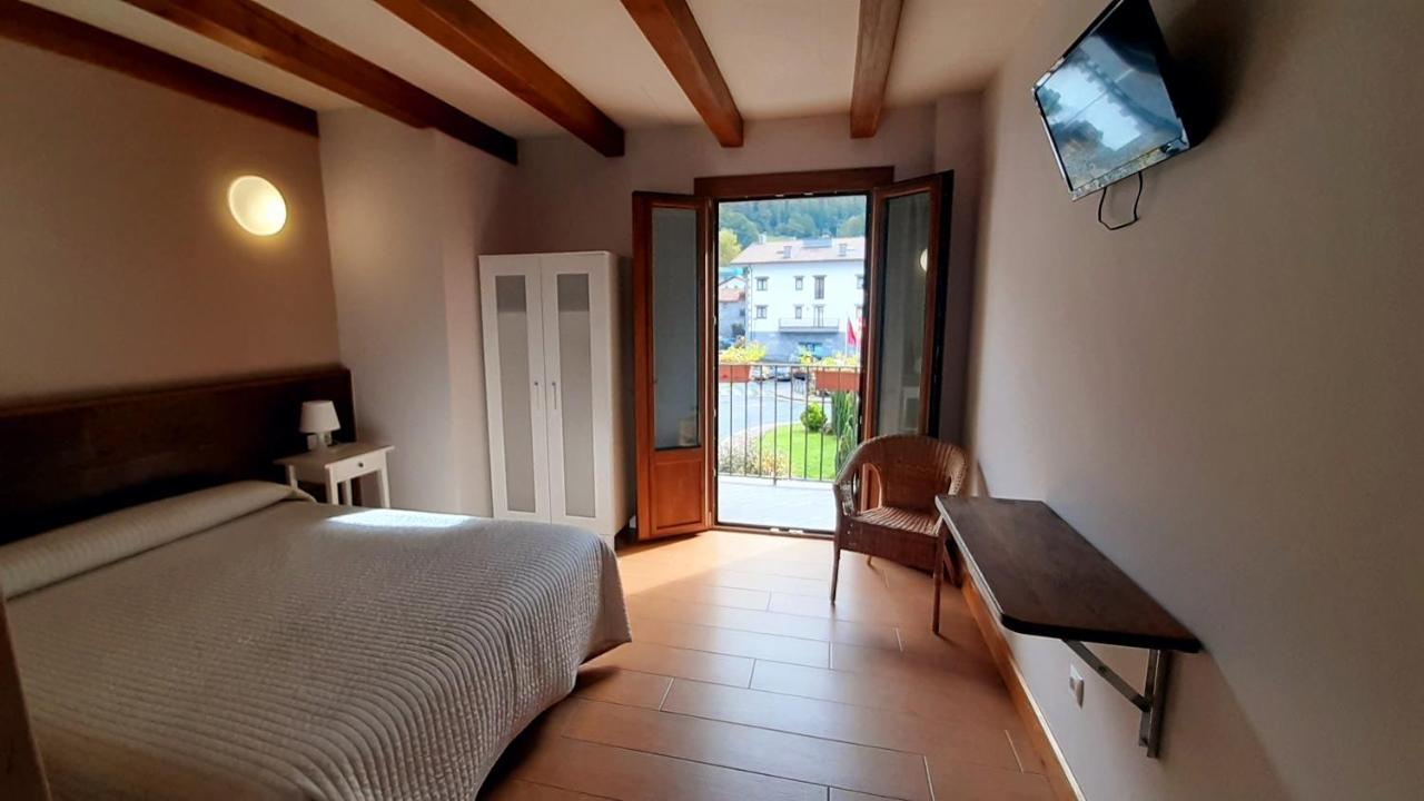 Hostal-Cicloturismo Lopenea Leitza  Eksteriør billede